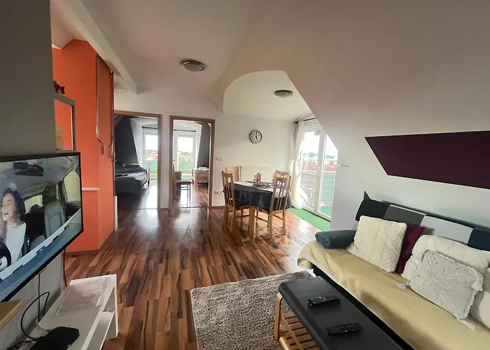 Lägenhet Balatonfuered Apartment *